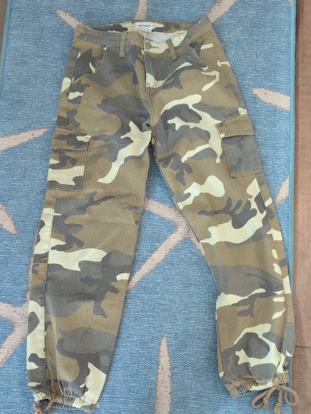 superdown Camo Cargo Joggers in Olive & Khaki